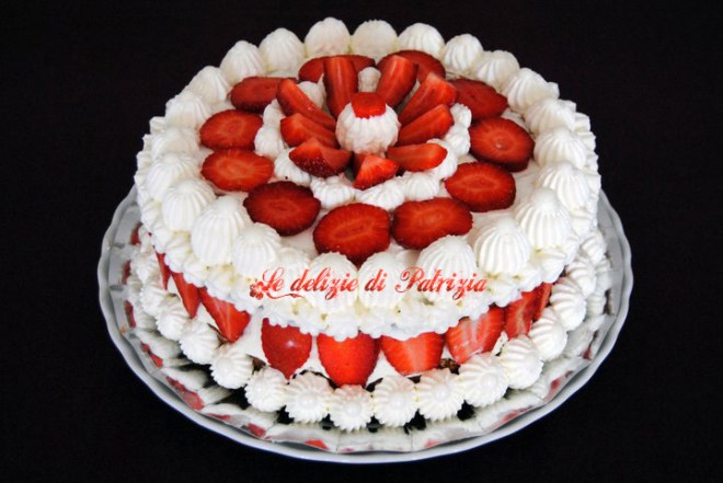 Torta panna e fragole