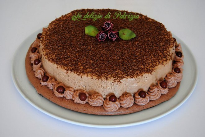 Bavarese cioccolatosa su disco di meringa copiaBavarese cioccolatosa su disco di meringa