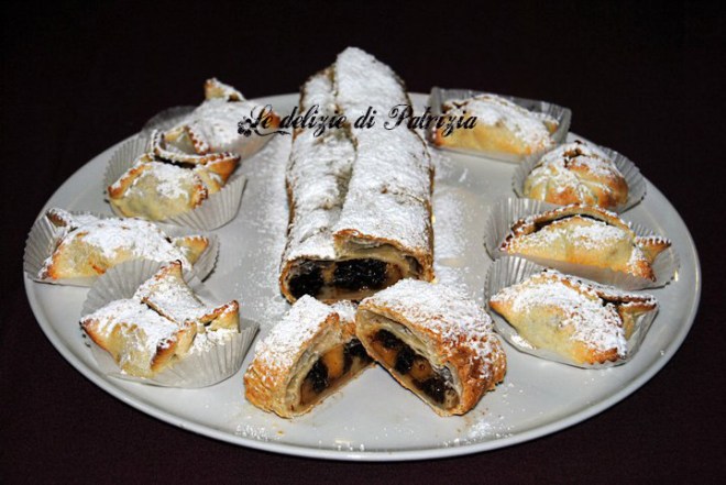 Fagottini di brisé ripieni di mele e uvette caramellate