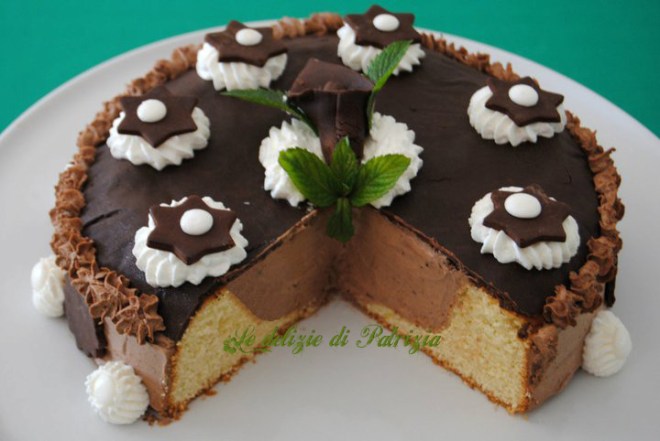 Torta alla panna con farcia di ganache montata