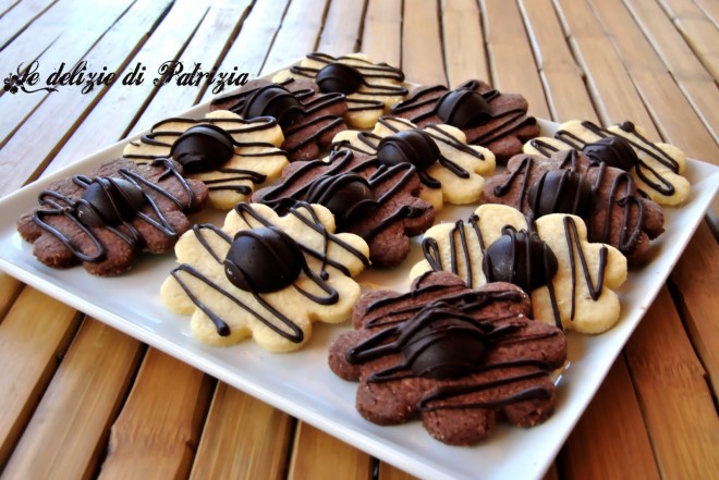 Margherite di frolla al cocco e cacao