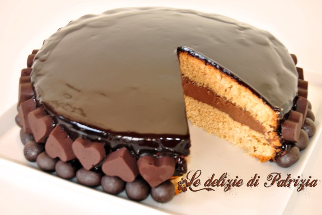 Torta al burro di arachidi e glassa a specchio