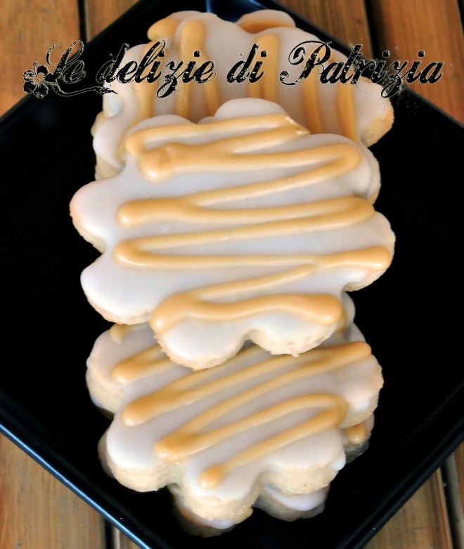 Frollini al caffè glassati al cocco