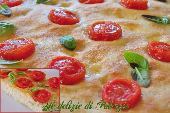 Focaccia con pomodorini ciliegini e basilico