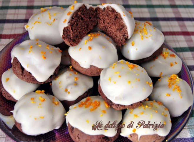 Dolcini al cacao con glassa all’arancia