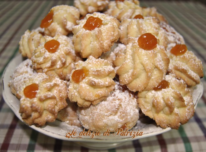 Rosine con burro e albicocche