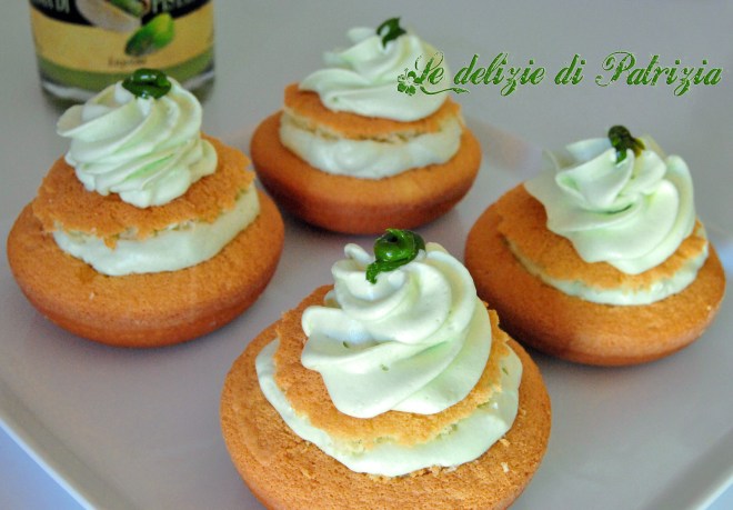 Tortine con chantilly al pistacchio