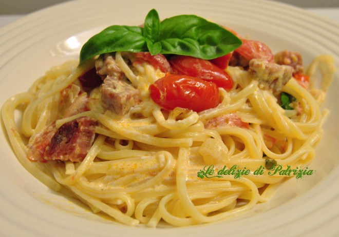 Linguine con cacciatorino, robiola e datterini