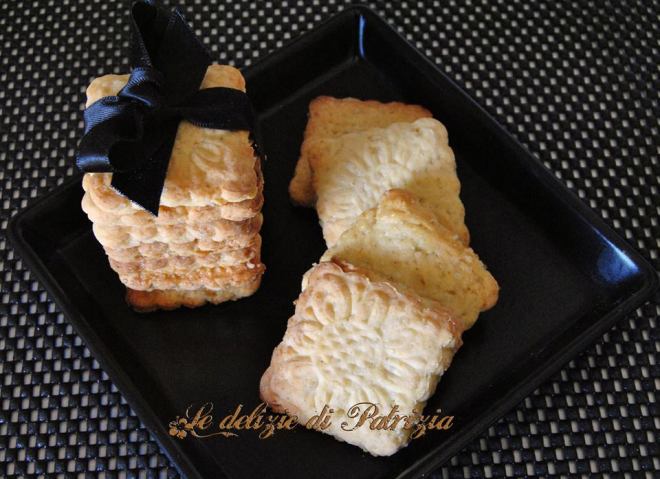 Biscotti secchi senza burro e senza uova