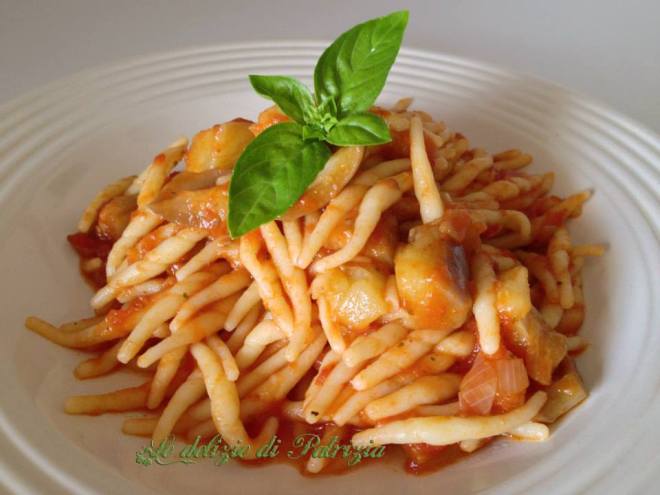 Trofie con sugo piccante alle melanzane