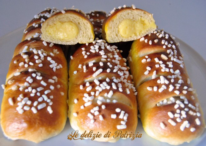 Brioches profumate al limone con crema pasticcera