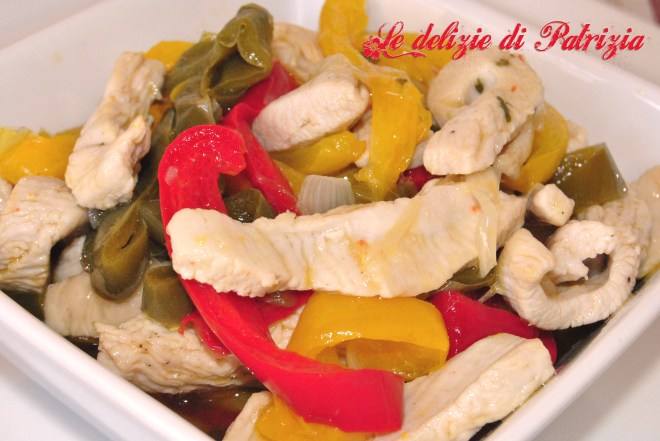 Straccetti di pollo con filetti di peperoni