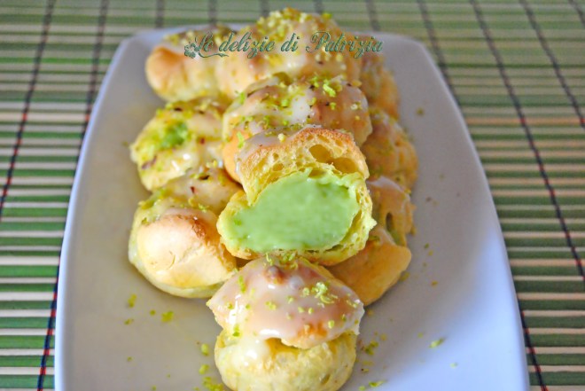 Bignè con crema al pistacchio
