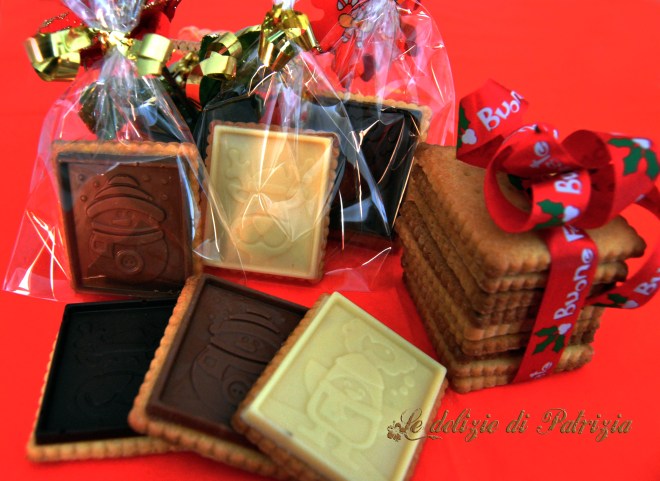 Biscottini al burro e miele con placchette di cioccolato