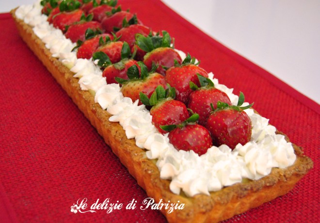 Crostata con crema pasticcera e fragole