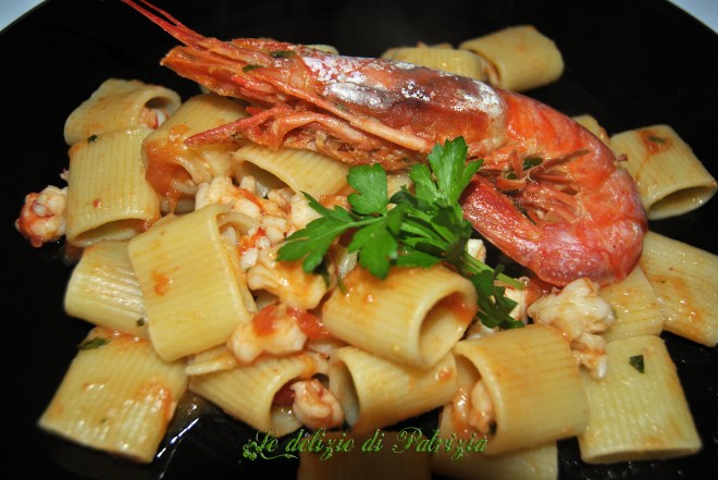 Mezze maniche con ragù di gamberoni