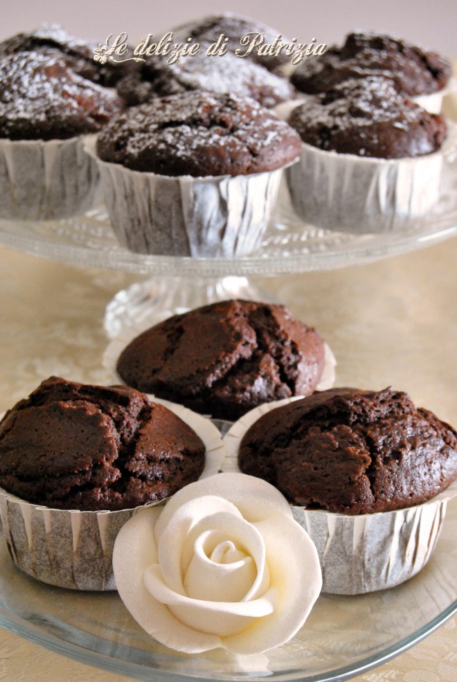 Muffin al cacao con mela e succo d’arancia