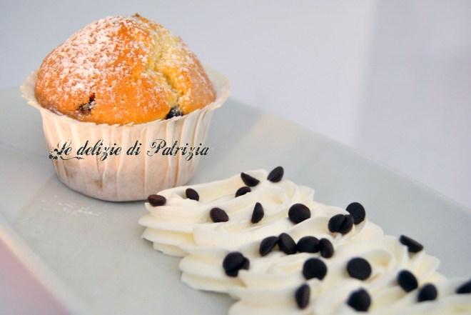 Muffins alla panna con gocce di cioccolato
