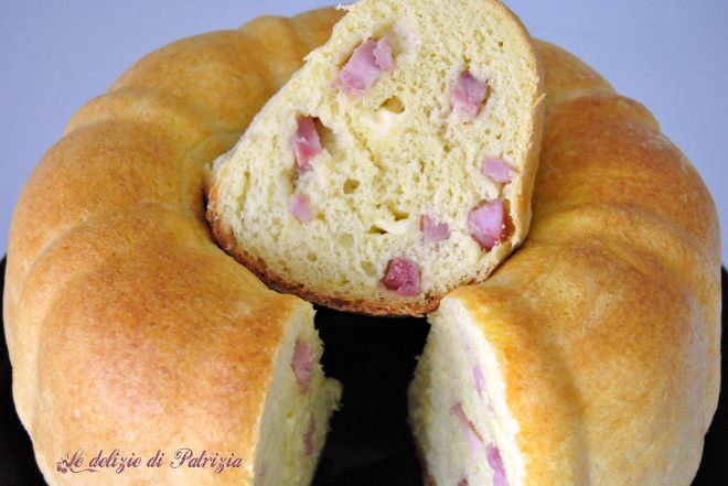 Ciambella di semola con prosciutto cotto e formaggio