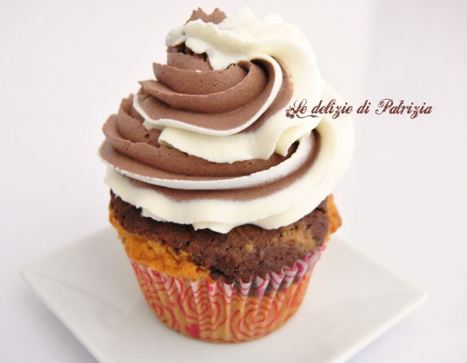Cupcakes variegati vaniglia e cacao