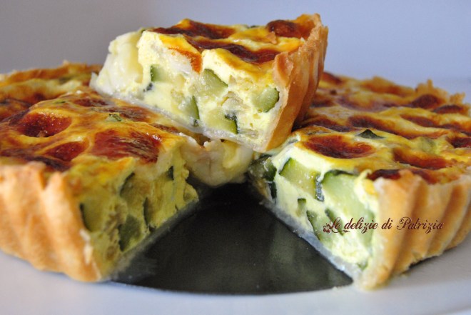 Quiche con zucchine, porri e formaggio