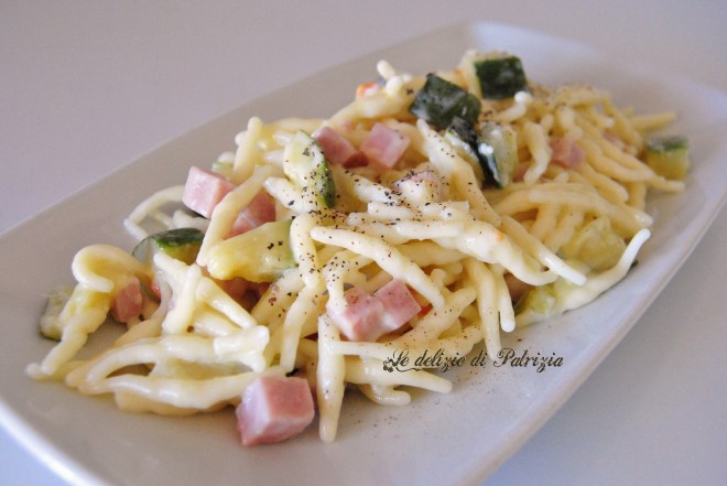 Trofiette con zucchine, cotto e crema di pecorino