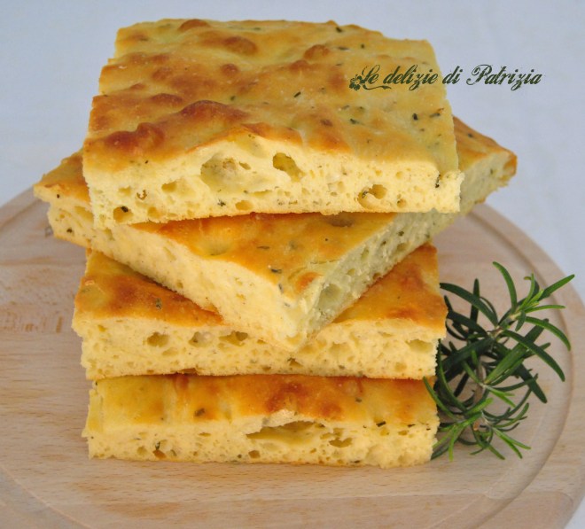 Focaccia di semola e patate