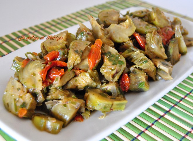 Carciofi trifolati con pomodori secchi