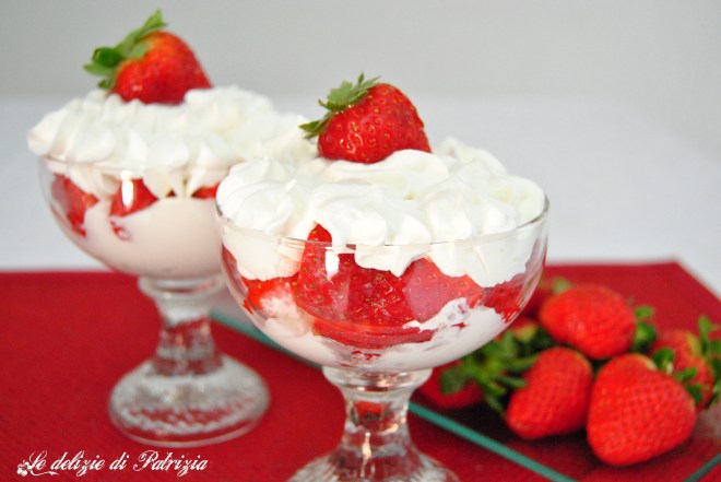 Coppa panna e fragole