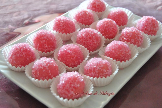 Dolcini alle mandorle con alchermes