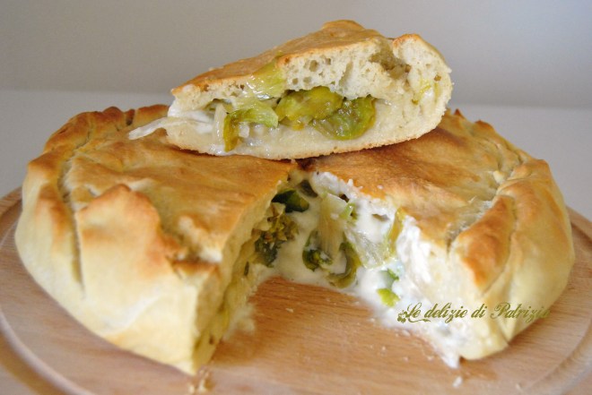 Focaccia con ripieno di scarola e stracchino