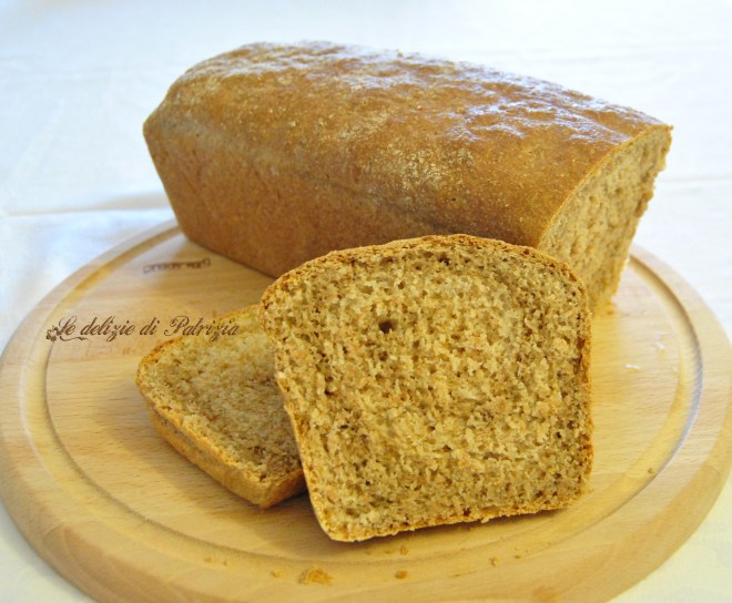 Pan bauletto con farina integrale e olive taggiasche