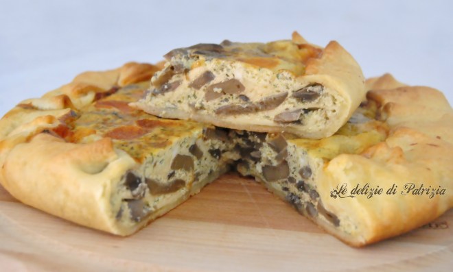 Quiche con funghi e formaggio