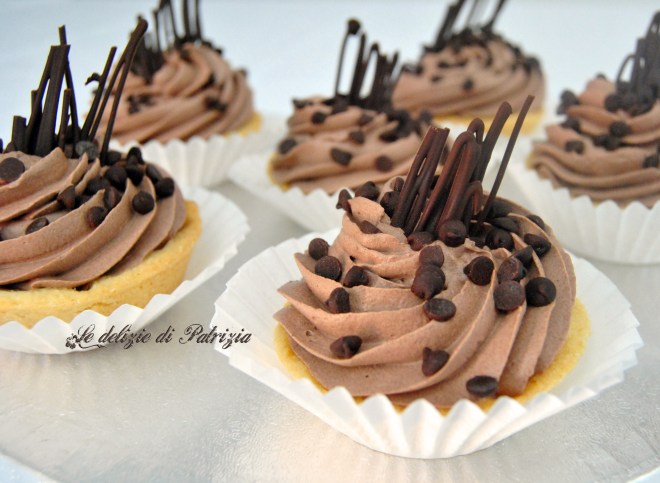 Tartellette con crema di ricotta al cacao
