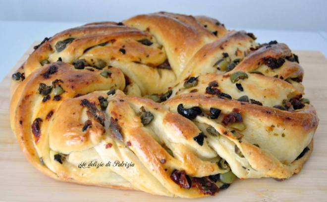 Angelica con capperi, olive, acciughe e pomodori secchi