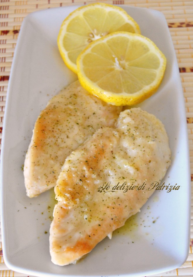 Scaloppe di pollo al limone con pepe verde