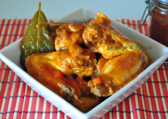 Ali di pollo in salsa piccante alla paprika