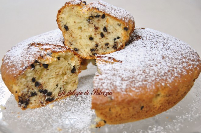 Ciambella allo yogurt con gocce di cioccolato