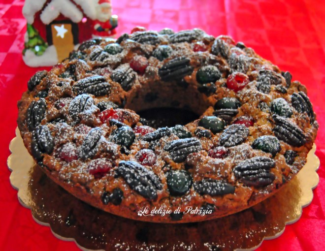 Ciambella ricca alla frutta secca