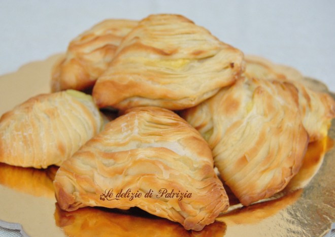 Code di aragosta dolci con crema pasticcera.jpg