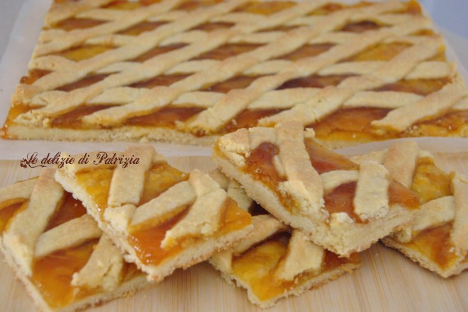 Crostata con marmellata di albicocca