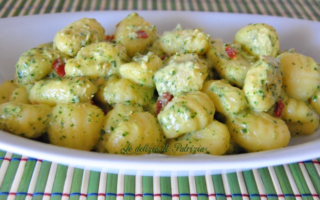 Gnocchi al pesto di rucola