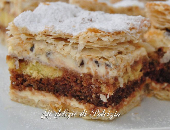 Millefoglie con chantilly e salsa al cacaoMillefoglie con chantilly e salsa al cacao