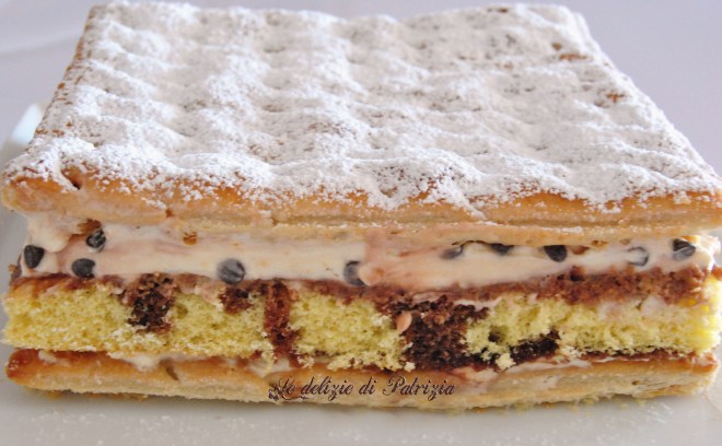 Millefoglie con chantilly e salsa al cacao