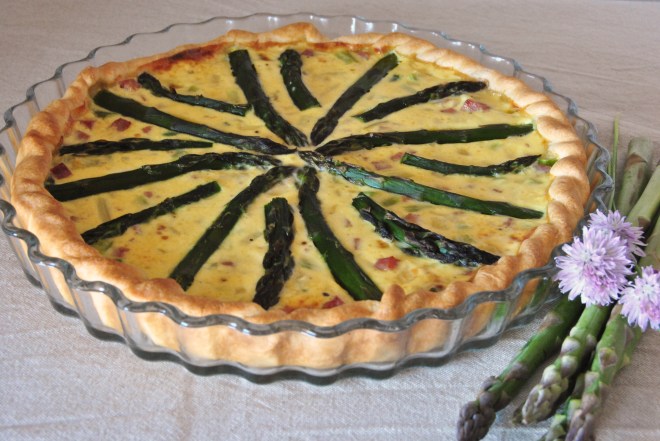 Quiche con asparagi e prosciutto cotto