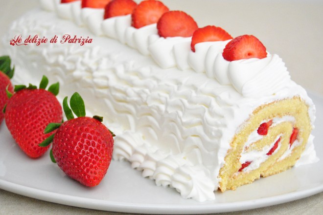 Rotolo con crema di ricotta panna e fragole