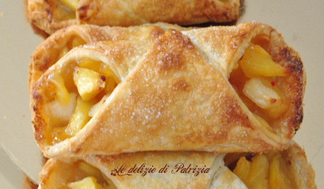 Sfogliatine con mele caramellate profumate all’arancia