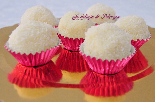 Tartufini bianchi con cioccolato e cocco