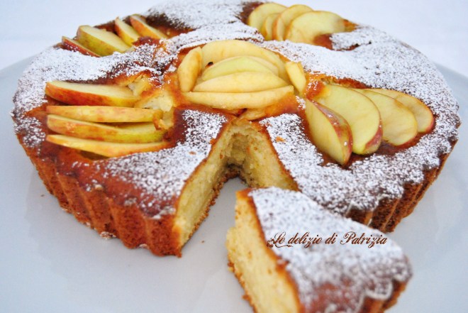 Torta allo yogurt con mele e limone