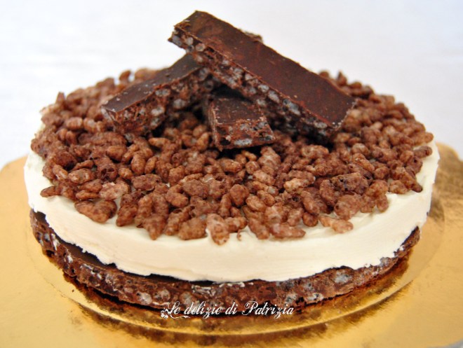 Torta con doppio cioccolato e riso soffiato al cacao